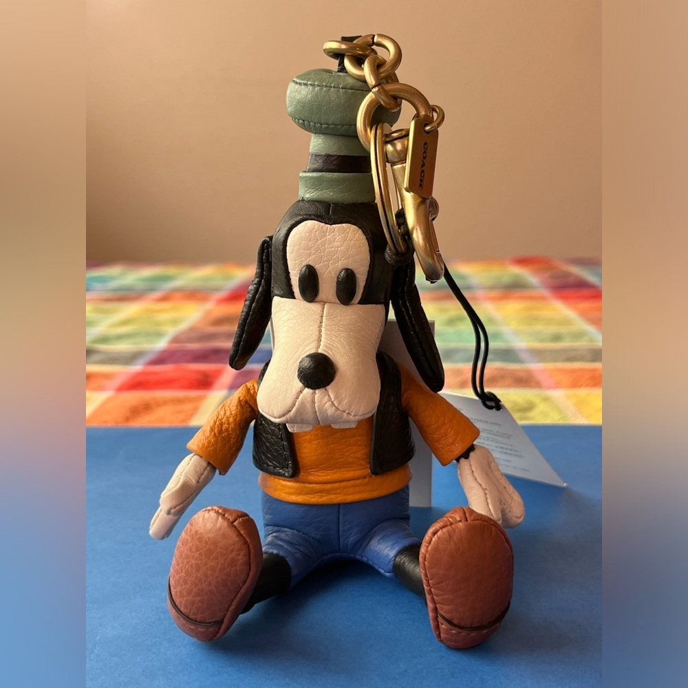 ๐ถ DISNEY X COACH GOOFY BAG CHARM-KEYCHAIN ๐ถ NWT ๐ถ - Picture 9 of 16
